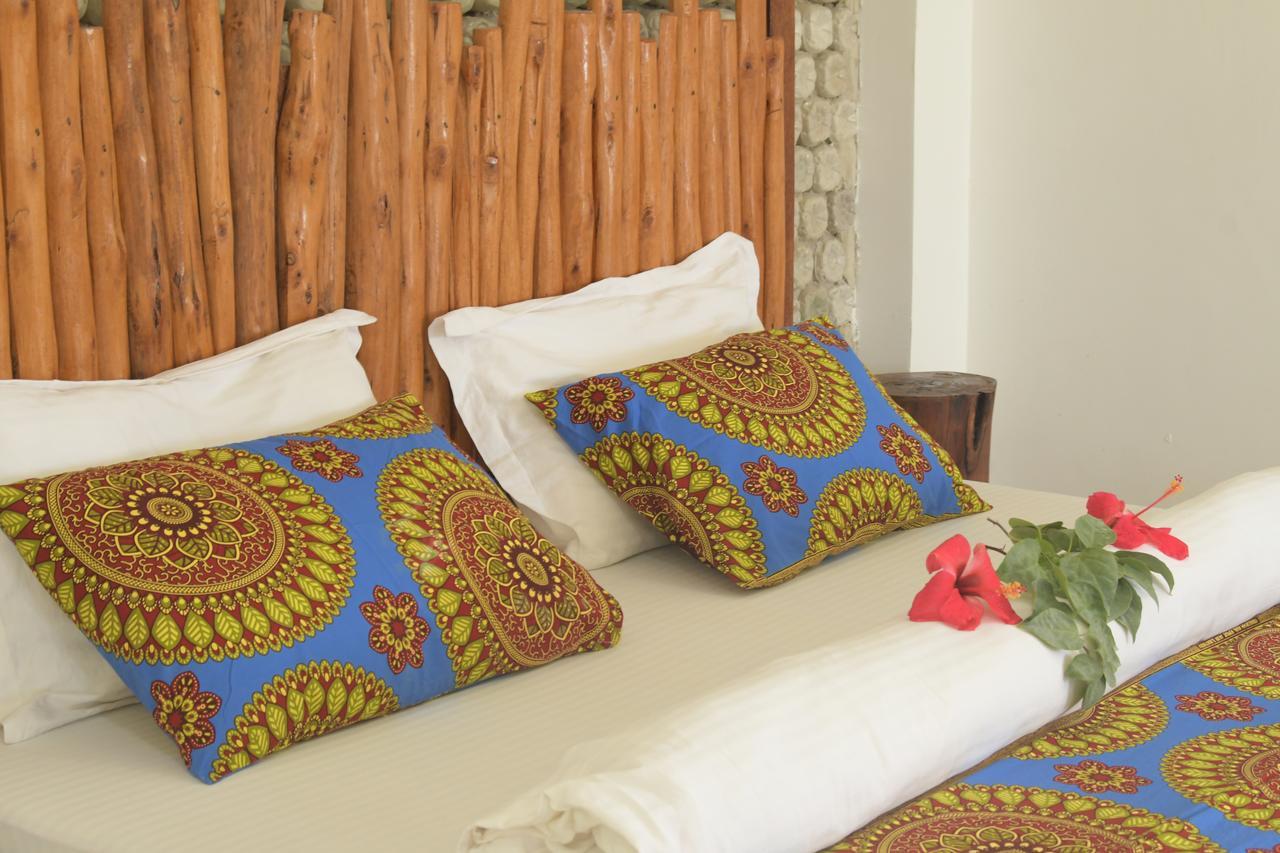 Bed and Breakfast Habibis Bottle House Nungwi Exterior foto